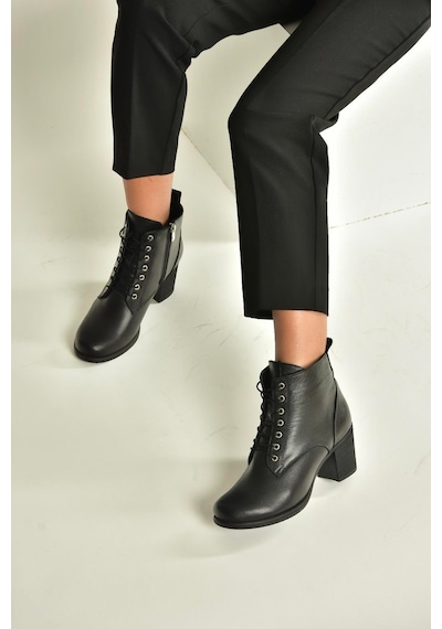 Fox Shoes V468281603 Siyah Hakiki Deri Kalın Topuklu Bağcıklı Kadın Bot Siyah