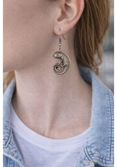 Spiral Chameleon Bukalemun Figürlü Eskitme Gümüş Renk Sallantılı Küpe Çok Renkli