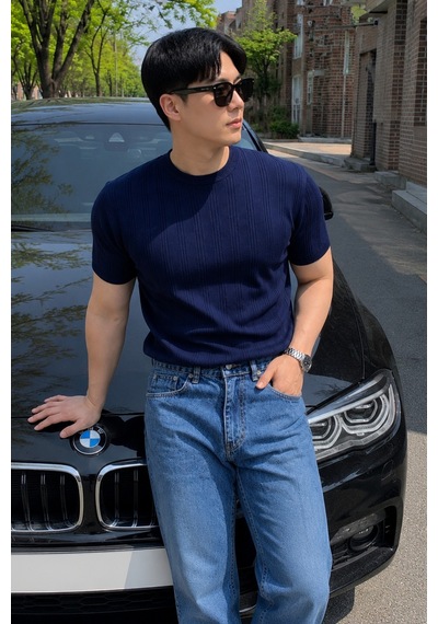 Tarz Cool Old Money Fit Bisiklet Yaka Çizgili Triko T-shirt Slim Kalıp Premium Lacivert Tarz Cool Old Money Fit Bisiklet Yaka Çizgili Triko T-shirt Slim Kalıp Premium Lacivert