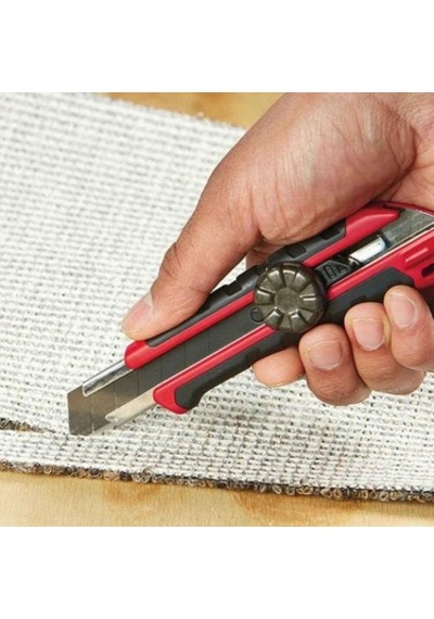 Ayarlı Maket Bıçağı 18 Mm İle Kesim İşlemleri İçin