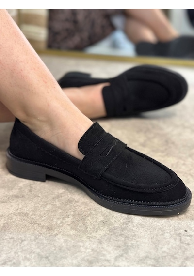 Günlük Kadın Düz Loafer Klasik Desenli Taban Zincirli Oval Burunlu Makosen Sade Şık Ayakkabı 130 Siyah- Süet Günlük Kadın Düz Loafer Klasik Desenli Taban Zincirli Oval Burunlu Makosen Sade Şık Ayakkabı 130 Siyah- Süet