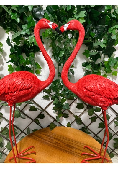 Kırmızı Flamingo Romantizmi: Sevgililer Günü Hediyesi