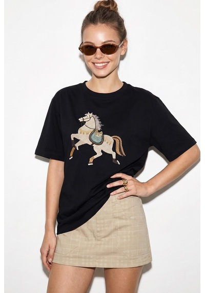 Shade Kadın Figürlü Nakış Ve Boncuk Detaylı Oversize T-shirt 2222 60286121 - Siyah