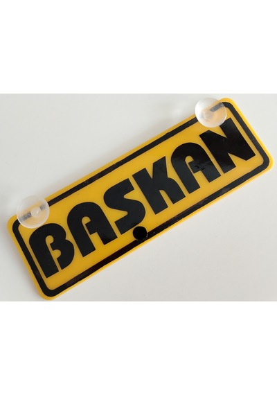 Başkan Yazılı 2 Adet Dekor Sarı Plaka 22x7.5cm Vantuzlu Pleksi Dekor Levha Dekor Plaka