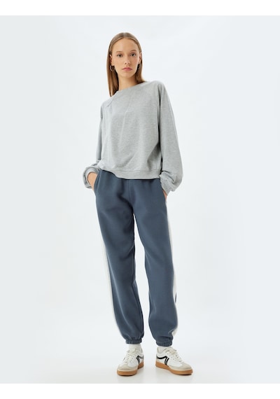 Koton Oversize Jogger Eşofman Altı Beli Bağcıklı Şerit Detaylı Cepli Şardonlu Gri 5wal40073ık Gri Koton Oversize Jogger Eşofman Altı Beli Bağcıklı Şerit Detaylı Cepli Şardonlu Gri 5wal40073ık Gri
