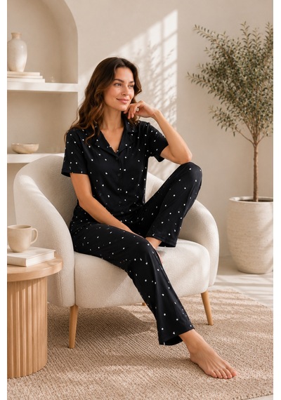 Wordex Mirano 9508 Minik Kalpli Desenli Pegasus Kumaş Düğmeli Kısa Kolu Kadın Pijama Takımı Siyah Wordex Mirano 9508 Minik Kalpli Desenli Pegasus Kumaş Düğmeli Kısa Kolu Kadın Pijama Takımı Siyah