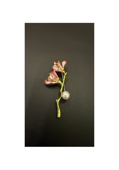 Pembe Çiçekli Kristal Broş - Gold Detaylı Ortanca Figürlü Şık Yaka İğnesi Çok Renkli