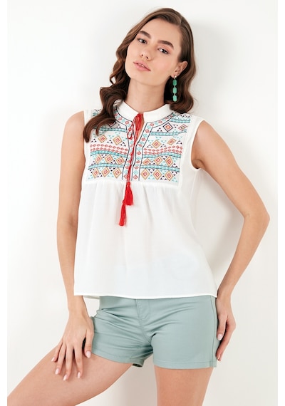 Lela Pamuklu Regular Fit Nakış Işlemeli Bayan Bluz 611Bz0249 Ekru Lela Pamuklu Regular Fit Nakış Işlemeli Bayan Bluz 611Bz0249 Ekru
