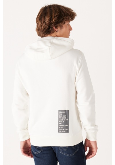 Wrangler Regular Fit Normal Kesim Kapüşonlu Şardonlu Kırık Beyaz Sweatshirt W232242102 Beyaz Wrangler Regular Fit Normal Kesim Kapüşonlu Şardonlu Kırık Beyaz Sweatshirt W232242102 Beyaz