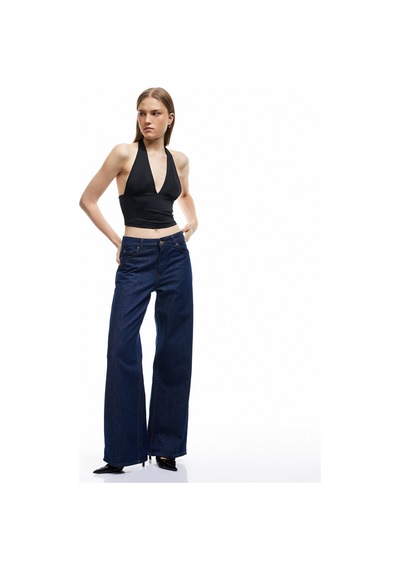 Koton Slim Fit Sırt Dekolteli Crop Halter Yaka Büstiyer Siyah 5sak10695ek Siyah