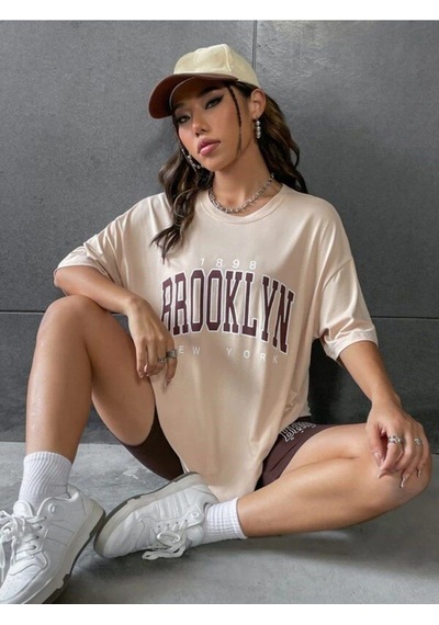 Flood Of Style Kadın Kahverengi Baskılı 1898 Brooklyn New York Bej Oversize Bisiklet Yaka T-shirt