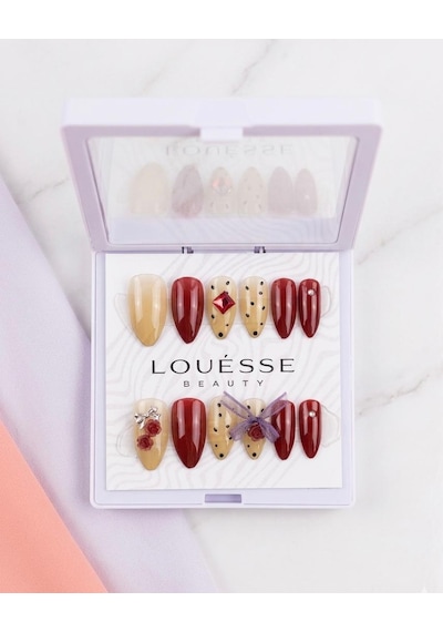 Louésse Vintage Rose Takma Tırnak Seti 12 Li Kırmızı Nude Gül Detaylı Taşlı Şık Model