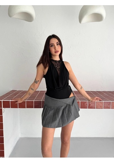 MzpKartan Kadın Dantel Detaylı Derin Dekolte Body Şık Kolsuz Yazlık Bodysuit - Siyah