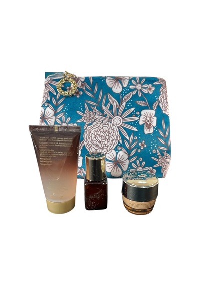 Estée Lauder Çok Şık-desenli-makyaj-çantası