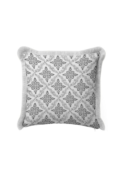 Damask Çiçek Motifli Zarif Saçaklı Yastık Kılıfı - Otantik Floral Siyah Gri Püsküllü Kırlent Kılıfı Derin Atlas Nova Damask Çiçek Motifli Zarif Saçaklı Yastık Kılıfı - Otantik Floral Siyah Gri Püsküllü Kırlent Kılıfı Derin Atlas Nova