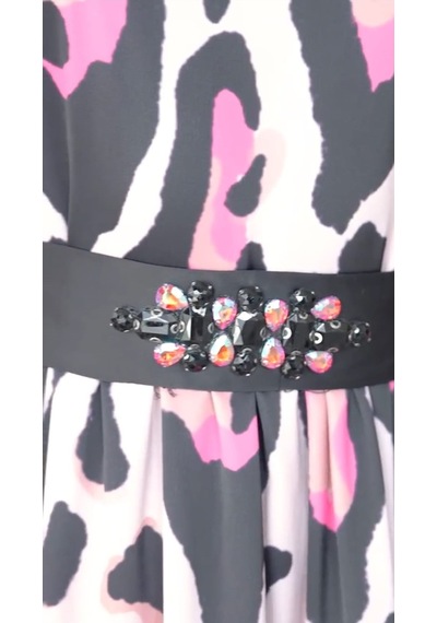Serpil Exclusive Kadın Leopar Desenli Şifon Elbise Uzun Kollu, Yüksek Yaka, Kuşaklı Bel Detaylı, Modern Kalıp Siyah-bej Serpil Exclusive Kadın Leopar Desenli Şifon Elbise Uzun Kollu, Yüksek Yaka, Kuşaklı Bel Detaylı, Modern Kalıp Siyah-bej