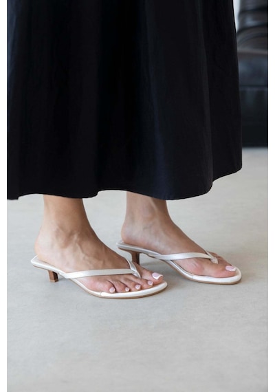 Wolk Shoes Ruiz Kadın Topuklu Parmak Arası Saten Sandalet Bej