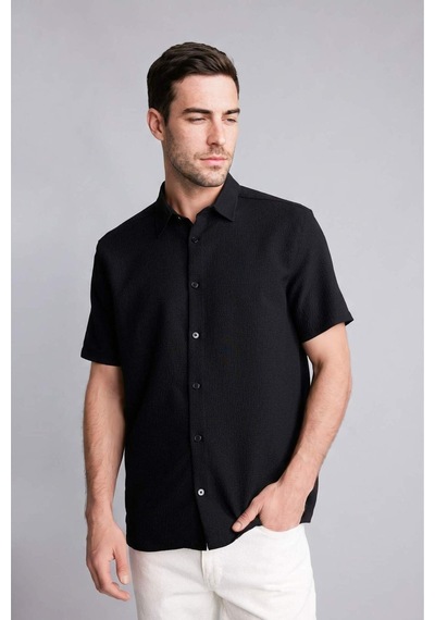 DeFacto Regular Fit Polo Yaka Krinkıl Yazlık Kısa Kollu Siyah Gömlek E1223AX25SMBK27
