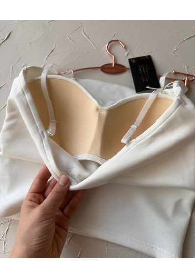 Chole İthal Pamuklu Göğsü Cut-out Halka Kaplı Detaylı İnce Askılı Beyaz