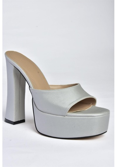 Fox Shoes P404560604 Gümüş Kumaş Platform Topuklu Kadın Terlik