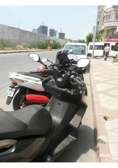 Zeus Motor 2011-2015 Kymco Downtown 300i Uyumlu Koyu Füme Ön Cam