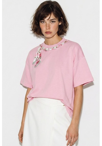 Kadın Fular Ve İnci Detaylı Bisiklet Yaka Oversize Basic T-shirt 360096 60286358 - Pembe Kadın Fular Ve İnci Detaylı Bisiklet Yaka Oversize Basic T-shirt 360096 60286358 - Pembe