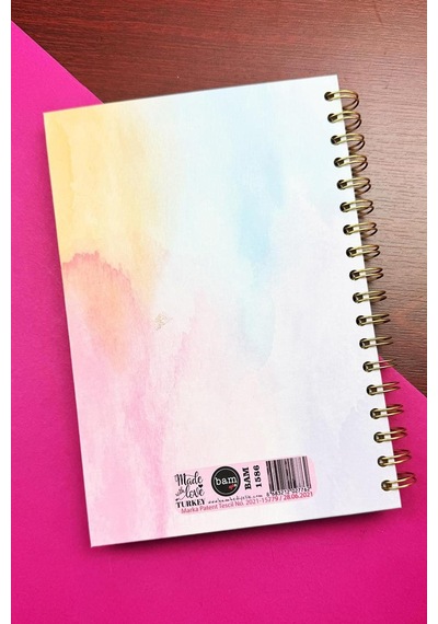 Mutlu Eden Şeyi Yap Tasarımlı Spiralli Sticker'lı Tarihsiz Konuşan Ajanda Haftalık Planlayıcı Defter renkli