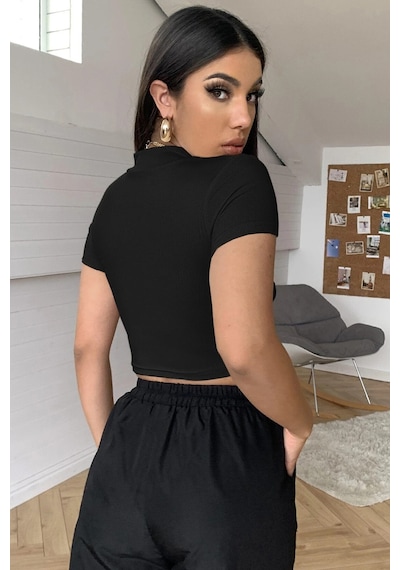 Kadın Siyah Göğüs Dekolteli Yarım Kollu Cut Out Crop Top Bluz