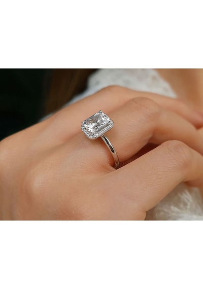 Sirius Pırlanta Ve Emerald Kesim Beyaz Safir Yüzük 0831R0032