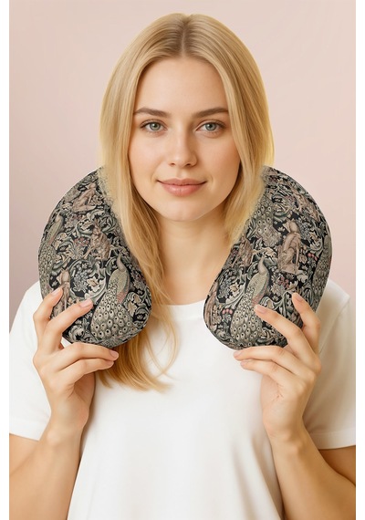 Tropikal Hayvan Ve Tavuskuşu Desenli Boyun Yastığı - Vintage Siyah Bej Seyahat Yastığı Mat Kanyon Mercan