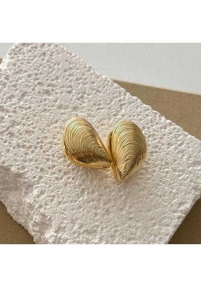 Tırtık Desenli Midye Gold Küpe