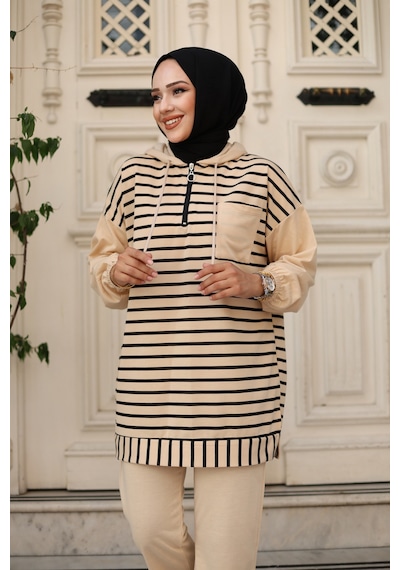 Genel Markalar Moda Efsa Tesettür Giyim Kapüşonlu Ve Önü Yarım Fermuarlı Çizgili 2 İplik Pantalon İle Tunik Takım Bej Bej Genel Markalar Moda Efsa Tesettür Giyim Kapüşonlu Ve Önü Yarım Fermuarlı Çizgili 2 İplik Pantalon İle Tunik Takım Bej Bej