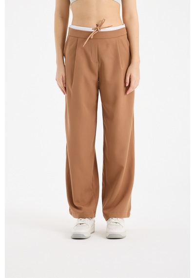 Gugus Kadın Wide Leg Kumaş Bol Paça Pantolon Beli Bağcıklı Beyaz Garni Detaylı Fermuar Kapamalı Bej Gugus Kadın Wide Leg Kumaş Bol Paça Pantolon Beli Bağcıklı Beyaz Garni Detaylı Fermuar Kapamalı Bej