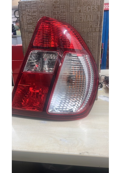 Clio 2- Ll Symbol Sağ Arka Stop Lambası Duylu 2003-2008  Mais 8200403982