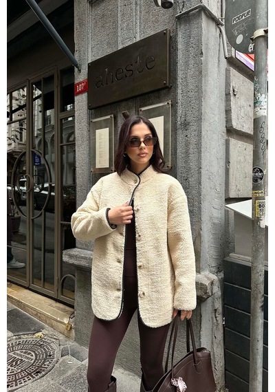 Myloore Bej Kadın Peluş Düğmeli Oversize Ceket Yumuşak Dokulu Mlb134