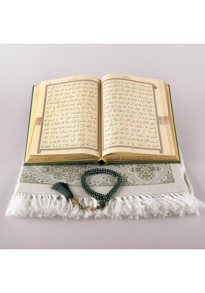 Kuran + Seccade + Tesbih Hediye Seti Orta Boy, Termo Deri, Desenli Kutu, Yeşil