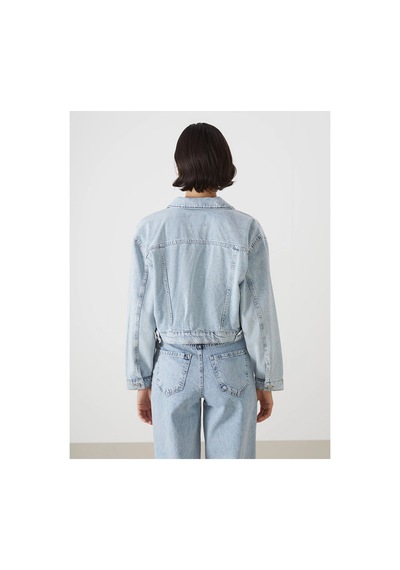LC Waikiki Lcw Vision İndigo Gömlek Yaka Oversize Crop Kadın Jean Ceket Lıght Indıgo Rod LC Waikiki Lcw Vision İndigo Gömlek Yaka Oversize Crop Kadın Jean Ceket Lıght Indıgo Rod