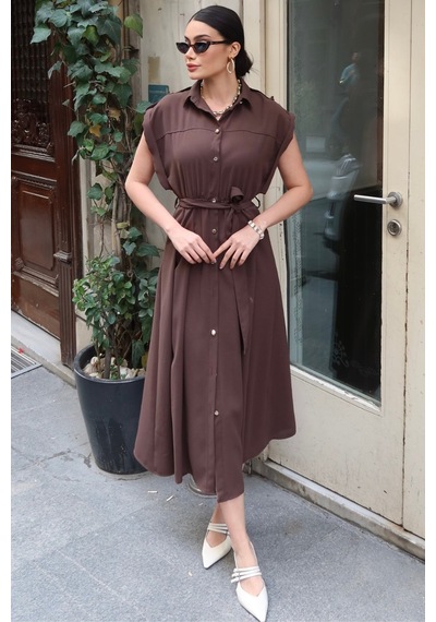 Kechi Woman Crep Kumaş Düğmeli Kuşaklı Elbise Kahverengi