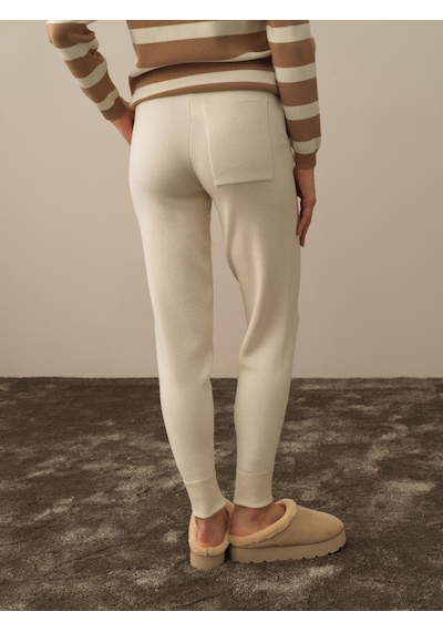 Kırık Beyaz Formunu Koruyan Regular Fit Pantolon 850921