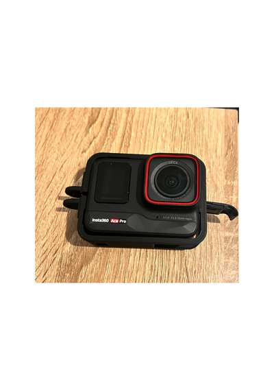 Insta360 Ace Pro 1/2 Dikey Çekim Aparatı Siyah