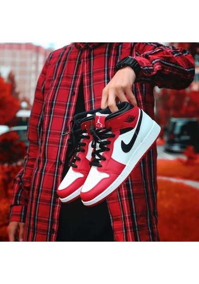Nike Air Jordan 1 Mid Chicago Basketbol Ayakkabısı Beyaz - Kırmızı - Siyah