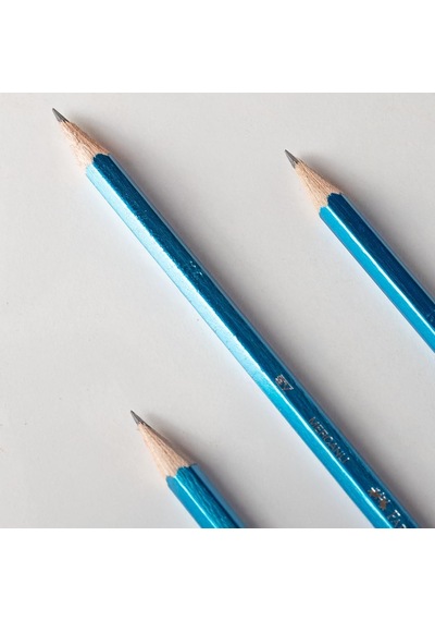 Faber-castell Köşeli Mercanlı Kurşun Kalem 12 Li, Hb Derece, Kırılmaya Dayanıklı Uç, Kolay Açıl Mavi