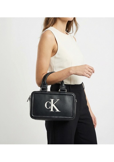 Calvin Klein Lv04f3411g3l2 Bold Ck Elongated Kadın El Çantası Siyah -Beyaz