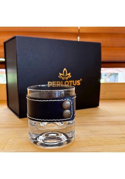Perlotus Lacivert Hakiki Deri Kılıflı Viski Bardağı Seti 210 Cc Kristal Kadeh, 6 Granit Viski Taşı, Gold Buz Maşası, Premium Hediye Kutusu Şeffaf Perlotus Lacivert Hakiki Deri Kılıflı Viski Bardağı Seti 210 Cc Kristal Kadeh, 6 Granit Viski Taşı, Gold Buz Maşası, Premium Hediye Kutusu Şeffaf