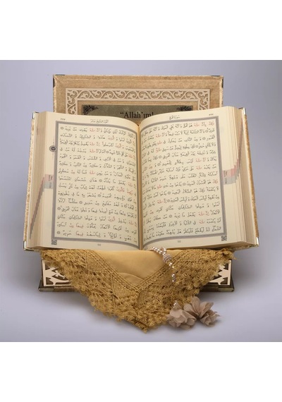 Şal + Tesbih + Kuran Hediye Seti Orta Boy, Şemslafzatullah, Gold Pleksi, Raşel Kutu, Gold