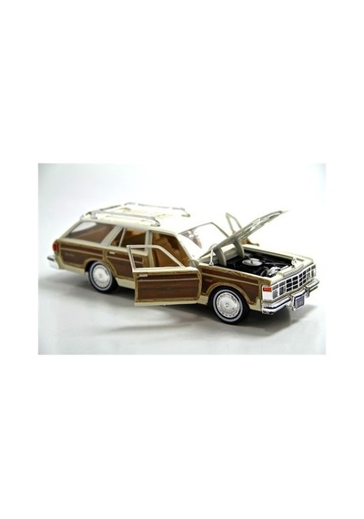 Motormax 1:24 1979 Chrysler Le Baron Town Country -krem Model Araba