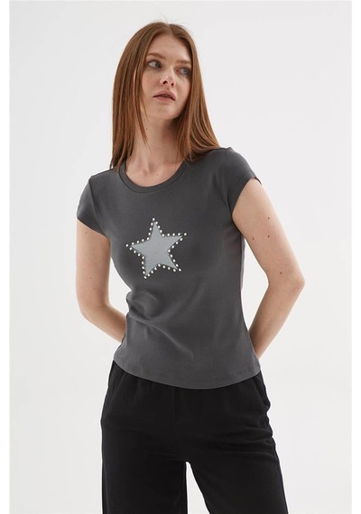 Fashion Friends Zımba Detaylı Baskılı %100 Pamuklu Antrasit Kadın T-shirt 25y0562k1 Antrasit Fashion Friends Zımba Detaylı Baskılı %100 Pamuklu Antrasit Kadın T-shirt 25y0562k1 Antrasit