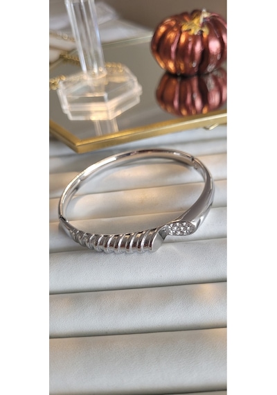 Çelik Silver Cone Kelepçe Silver