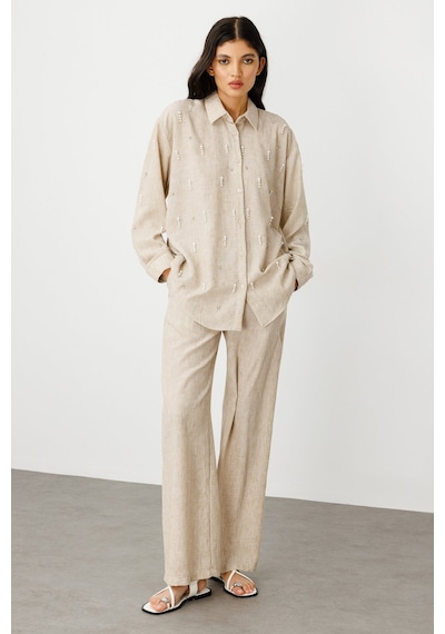 On Minimalist İnci Detaylı Oversize Keten Kadın Gömlek Bej