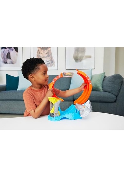 Hot Wheels Oyuncak Monster Trucks Köpekbalığı Oyun Seti, 1:64 Ölçekli Mega-wrex Araç, Çemberin İçinden Geçerek Düşmanı Yenme, Jfr08